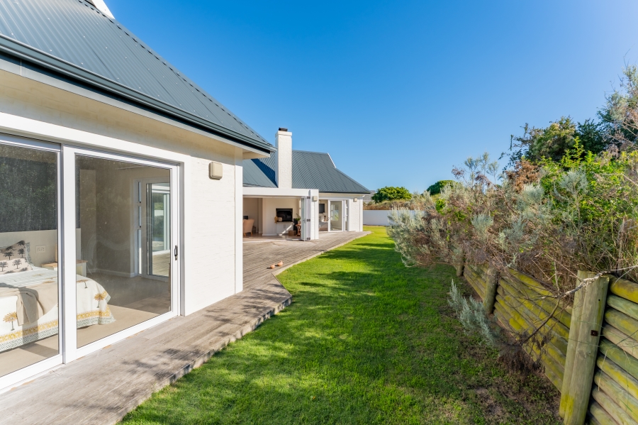 To Let 4 Bedroom Property for Rent in St Francis Links Eastern Cape